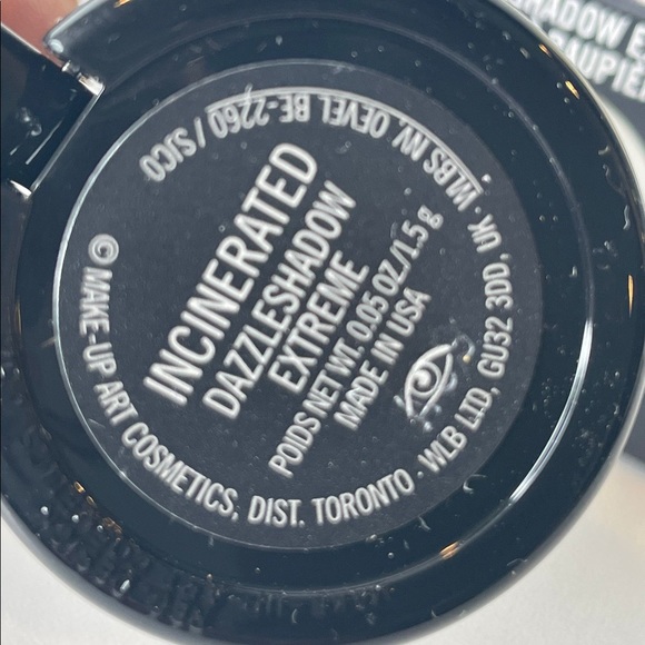 MAC Dazzle Shadow Extreme- Incinerated - Picture 9 of 9